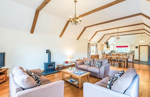 Loch Ness House | Holiday Home Mountain View Lodge by Interhome
