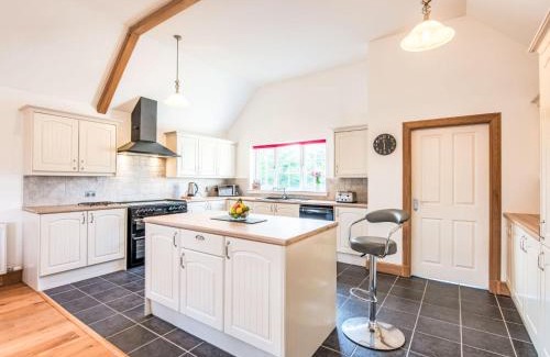 Loch Ness House | Holiday Home Mountain View Lodge by Interhome