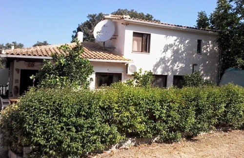 Alonia House | Holiday Home 'Mouzakis House' with Sea View, Wi-Fi and Air Conditioning