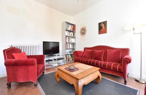 Yevre-le-Chatel House | Holiday Home near Paris with Garden