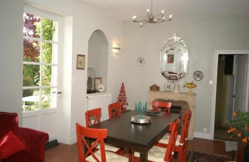 Yevre-le-Chatel House | Holiday Home near Paris with Garden