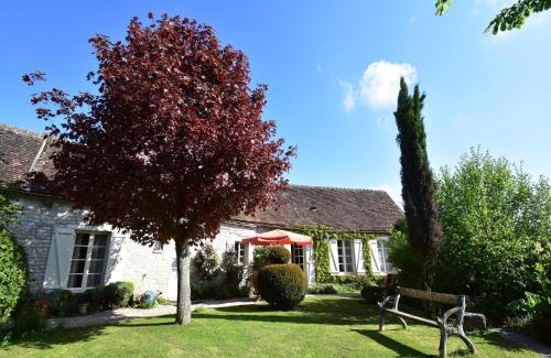 Yevre-le-Chatel House | Holiday Home near Paris with Garden