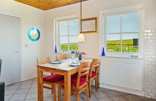 Petten House | Holiday home near the Petten beach, behind the Hondsbossche Zeewering