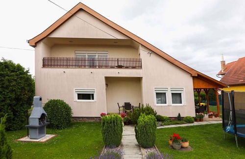 Balatonkeresztur House | Holiday home only 300 m from the beach with air conditioning