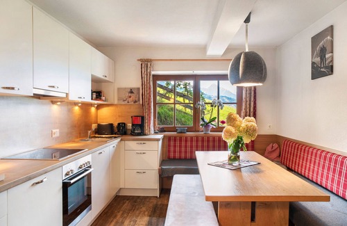 Rohrberg House | Holiday Home 'Oberlehen Hof' with Mountain View, Private Terrace and Wi-Fi
