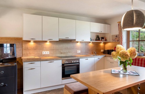 Rohrberg House | Holiday Home 'Oberlehen Hof' with Mountain View, Private Terrace and Wi-Fi