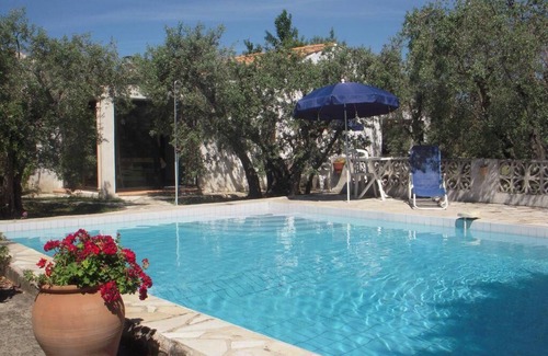 Arles House | Holiday home on a quiet, shady, private property