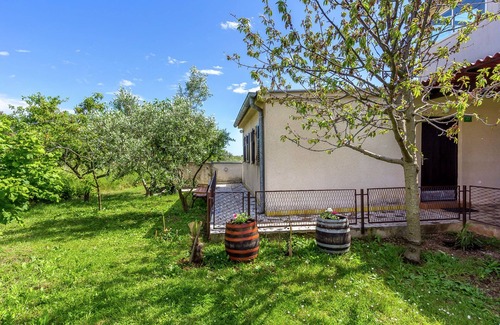 Stinjan House | Holiday home only 800 m from the beach