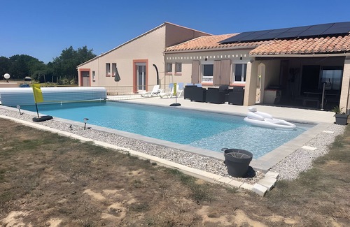 Saint-Papoul House | Holiday Home 'Opuceb' with Mountain View, Wi-Fi and Air Conditioning