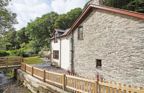 Aberhosan House | Holiday Home Pantpereg by Interhome