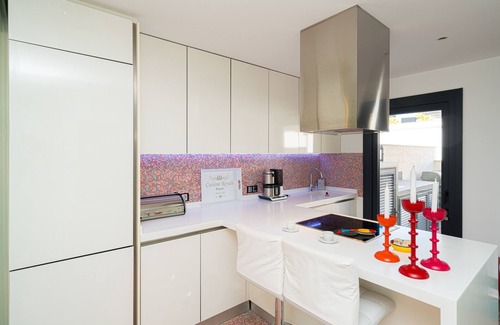 El Albir House | Holiday Home 'Pegaso Playa De Albir' with Sea View, Wi-Fi and Air Conditioning