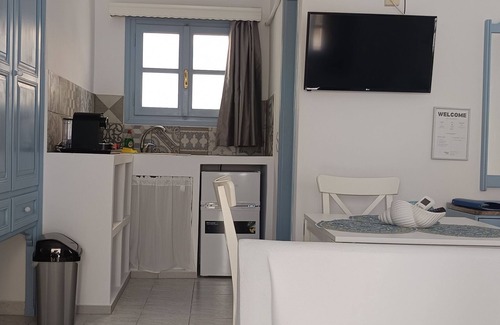 Grikos House | Holiday Home 'Pico Bello Patmos 26' with Mountain View, Wi-Fi and Air Conditioning