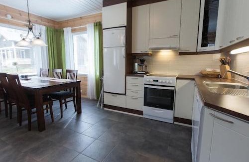 Akaslompolo House | Holiday Home Pihkala 2