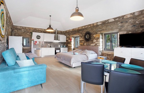 Vila Baleira House | Holiday Home 'Quinta Alcaparras' with Sea View, Private Terrace and Wi-Fi