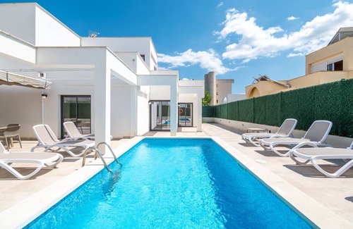 Can Picafort House | Holiday Home 'Sam 3' with Private Pool, Wi-Fi and Air Conditioning