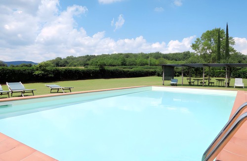 Montieri House | Holiday Home 'San Michele - Casa Rosa' with Mountain View, Shared Pool and Wi-Fi