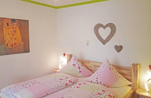 Hatzenport Apartment | Holiday home, shower or bath, toilet, 2 bed rooms
