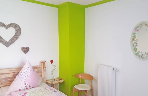 Hatzenport Apartment | Holiday home, shower or bath, toilet, 2 bed rooms