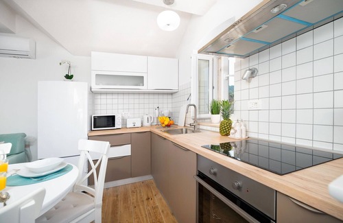 Skrip House | Holiday home Škrika -Three Bedroom Home with heated Pool and Jacuzzi