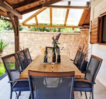 Peroj House | Holiday home Smokvin Hlad