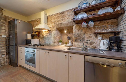 Slivnica House | Holiday Home Stone Wall - Villa with Jacuzzi, 5 pax