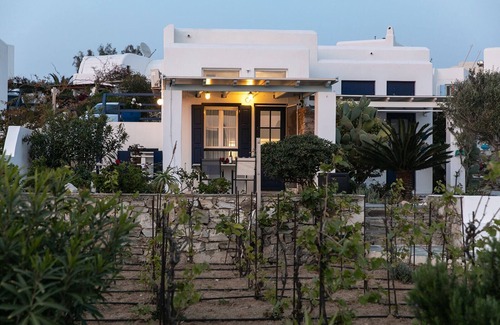 Stelida House | Holiday Home 'Sunset House Stelida Naxos' with Sea View, Wi-Fi and Air Conditioning