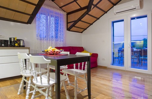 Vinisce House | Holiday home Tomislav, (15564), Vinišće, Croatia