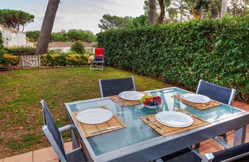 Pals House | Holiday Home Trebol Blanco by Interhome