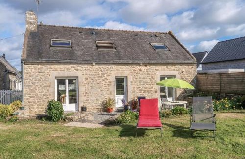 Ploemeur House | Holiday Home Ty Breiz by Interhome