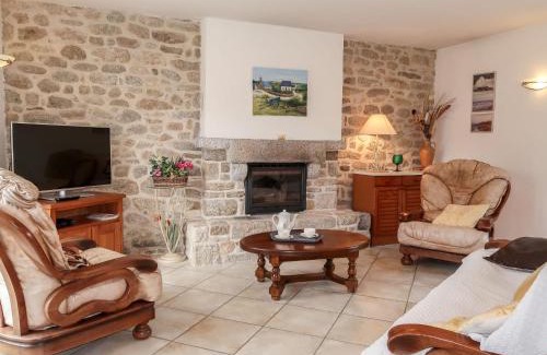 Ploemeur House | Holiday Home Ty Breiz by Interhome