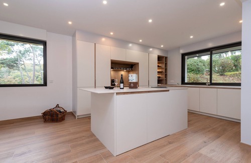 Vannes Villa | Holiday Home 'Villa du Golfe - Vue Mer' with River View, Private Terrace and Wi-Fi