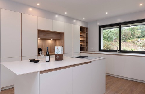 Vannes Villa | Holiday Home 'Villa du Golfe - Vue Mer' with River View, Private Terrace and Wi-Fi