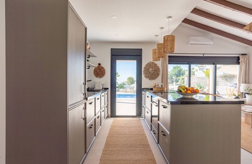 La Capellania House | Holiday Home 'Villa with Privat Saltwater Pool' with Sea View, Wi-Fi and Air Conditioning