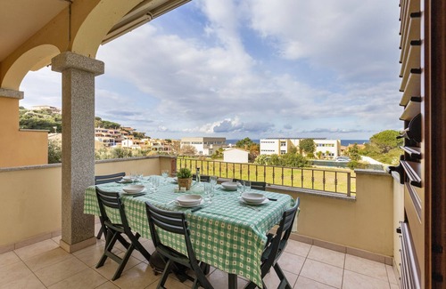 Lu Bagnu House | Holiday Home "Villa Pitti" with Sea View, Terraces & Wi-Fi