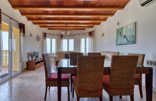 Rafol de Almunia House | Holiday Home Villa Jacaranda