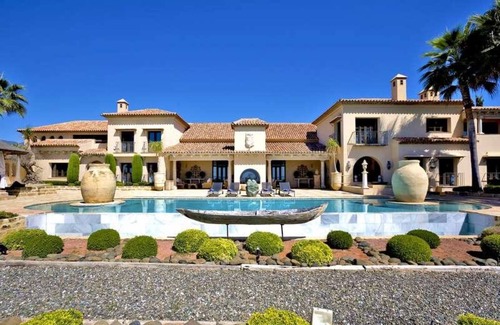 Marbella House | Holiday Home 'Villa Los Monteros Playa' with Sea View, Wi-Fi and Air Conditioning