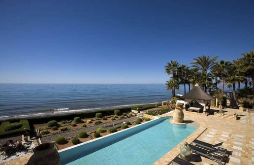 Marbella House | Holiday Home 'Villa Los Monteros Playa' with Sea View, Wi-Fi and Air Conditioning
