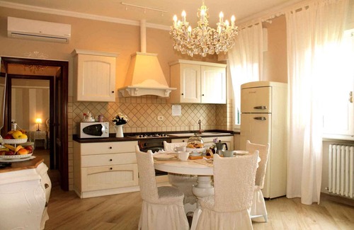 Montecarlo House | Holiday home with pool and air conditioning