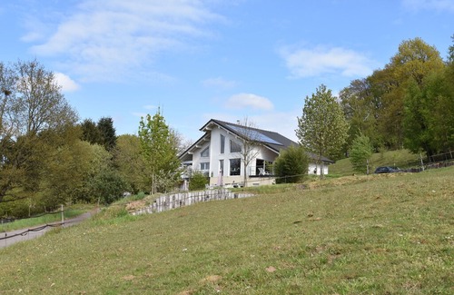 Varsberg House | Holiday home with beautiful view on the village