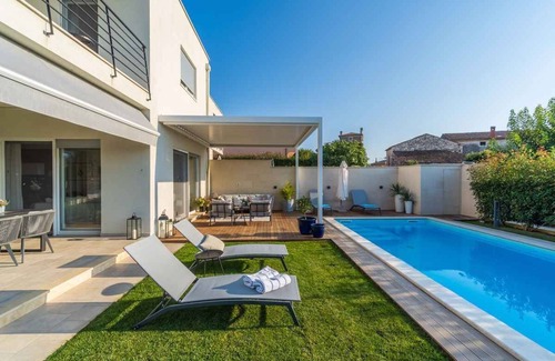 Buzinija House | Holiday home with pool and air conditioning