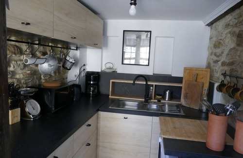 Aurel House | Holiday home with swimming pool, garden and Wi-Fi: Grand Gîte Au Pays des Lavandes