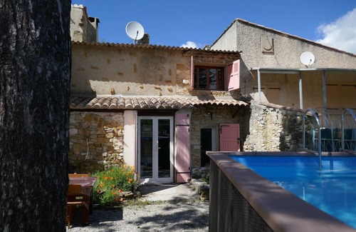 Aurel House | Holiday home with swimming pool, garden and Wi-Fi: Grand Gîte Au Pays des Lavandes