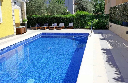 Silo House | Holiday home with swimming pool and barbecue