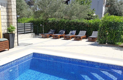 Silo House | Holiday home with swimming pool and barbecue