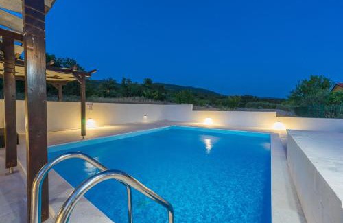 Krusevo Villa | Holiday home with swimming pool Villa Camellia