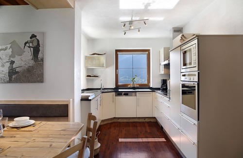 Zellberg House | Holiday Home 'Zillertalblick' with Mountain View, Private Terrace and Wi-Fi