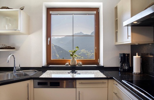 Zellberg House | Holiday Home 'Zillertalblick' with Mountain View, Private Terrace and Wi-Fi