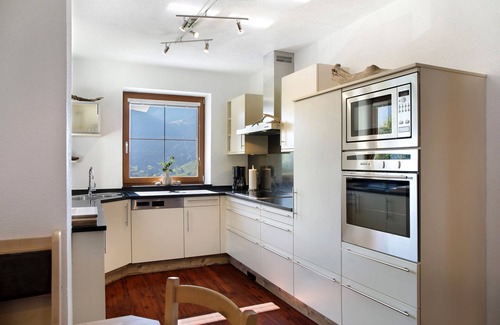 Zellberg House | Holiday Home 'Zillertalblick' with Mountain View, Private Terrace and Wi-Fi