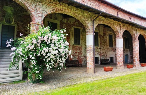 Vaprio d'Agogna House | Holiday house Vaprio d'Agogna for 1 - 14 persons with 5 bedrooms - Castle