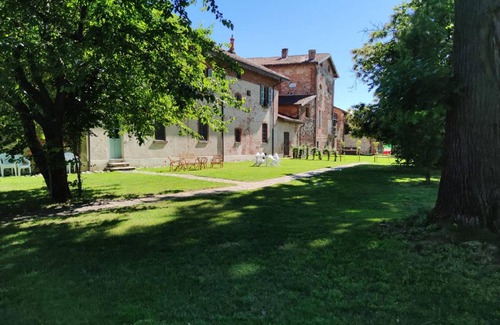 Vaprio d'Agogna House | Holiday house Vaprio d'Agogna for 1 - 14 persons with 5 bedrooms - Castle